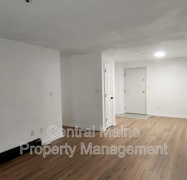 39 Northern Avenue Hts #8 — Photo 2