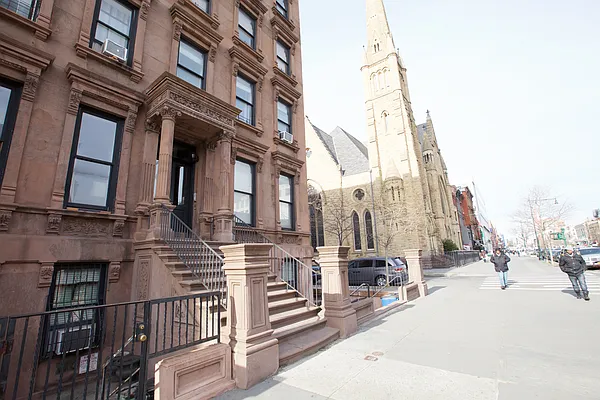 Rented by Landmark Manhattan Realty Corp | media 37