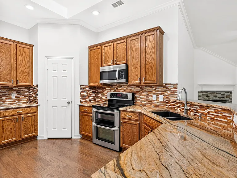 1711 Grand Canyon Way — Photo 8