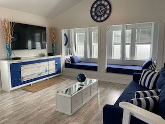 4th image of 160 Mainview Dr