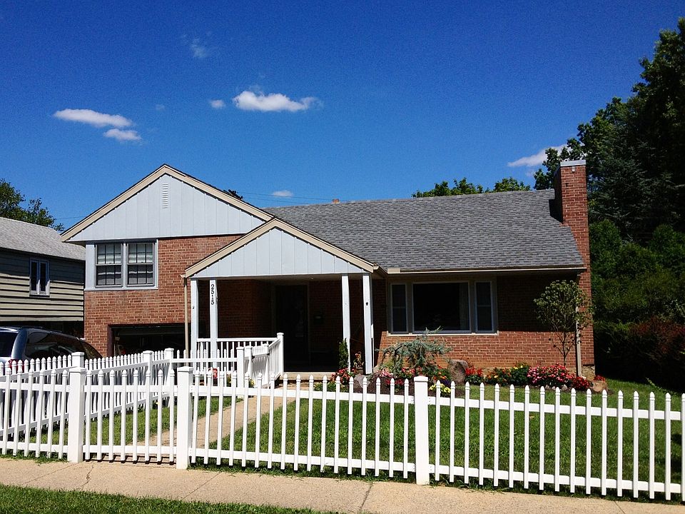 Brand new maintenance free vinyl fence. Professional landscaping