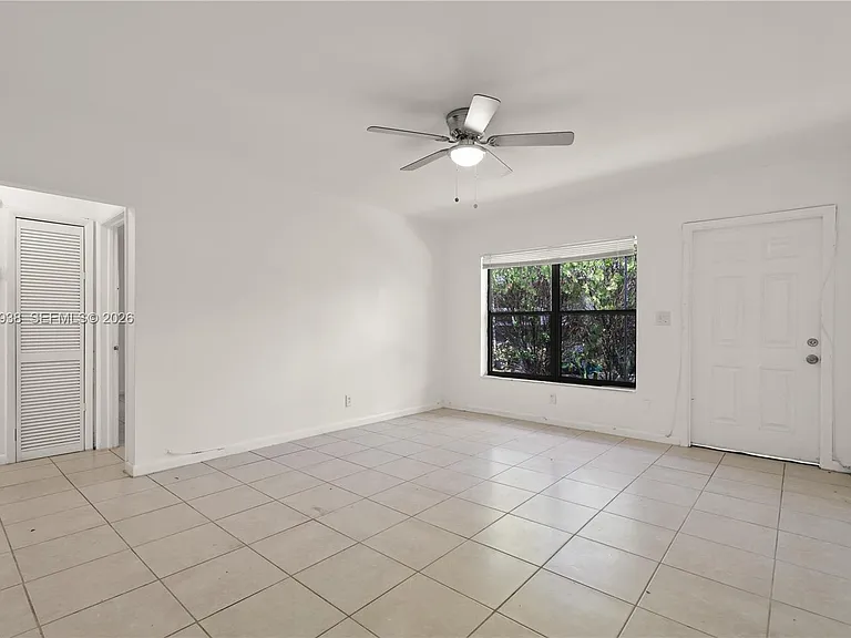 501 SW 9th St #1-2 — Photo 6