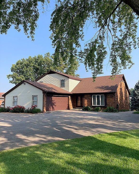 1st image of 1800 Harwood Dr