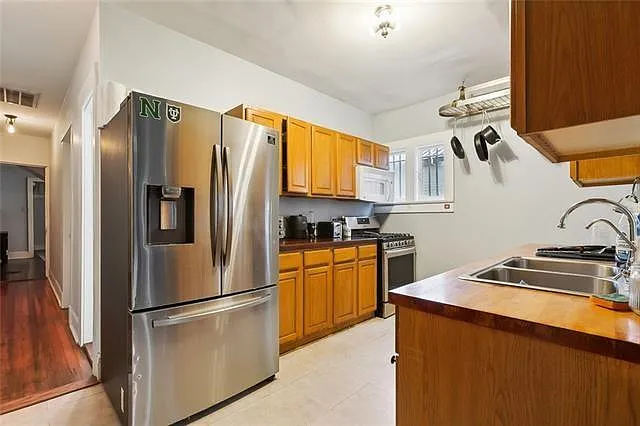 5 bed, 2.0 bath, 2349 sqft, $5,000 — Photo 4