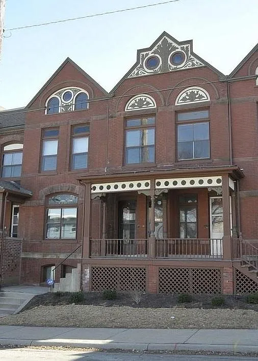 Front - 2965 Pacific St