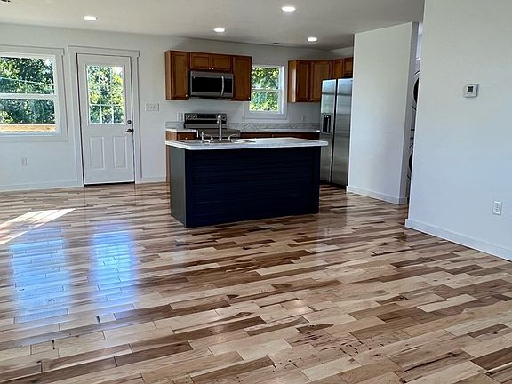 4th image of 163 Reservoir Ln