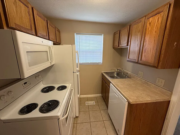 Columbia Square Apartments — Photo 3