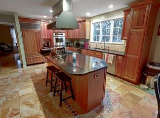 30 Birch Pond Dr, Saugus, MA 01906