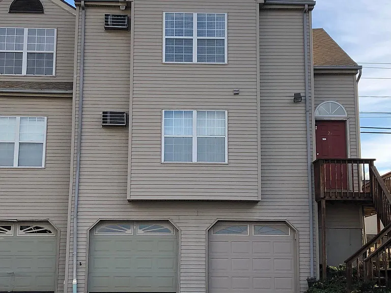 794 Oronoke Rd — Photo 1