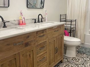 990 Las Pavadas Ave, San Rafael, CA 94903