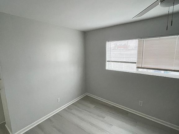 3rd image of 15 54th Pl #19