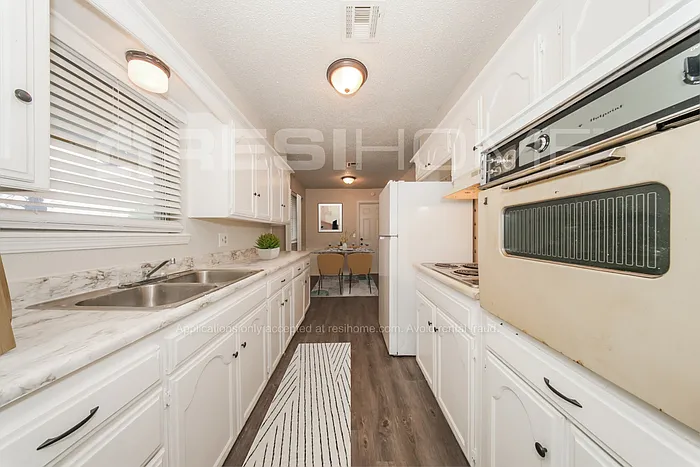 1832 N Gale Ave — Photo 3