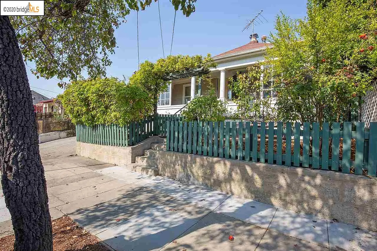 2633 34th Ave photo 1