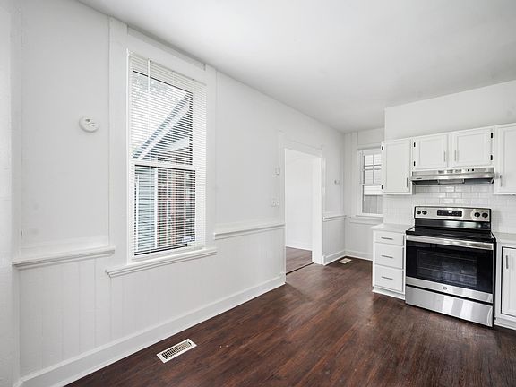 4th image of 205 E 17th St #205