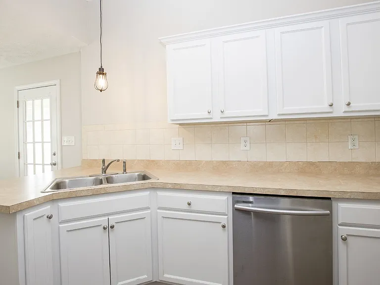 196 Lochwood Dr — Photo 15
