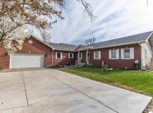5810 Fieldcrest Way, Lincoln, NE 68512