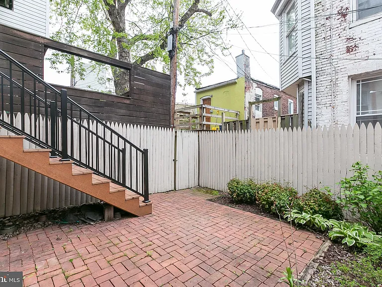 2205 E Baltimore St — Photo 44