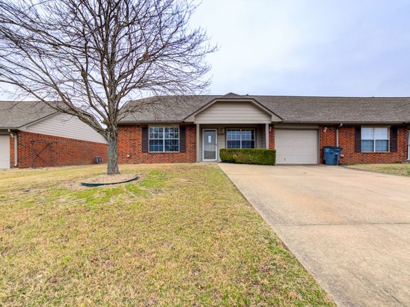 2207 W Wellington St