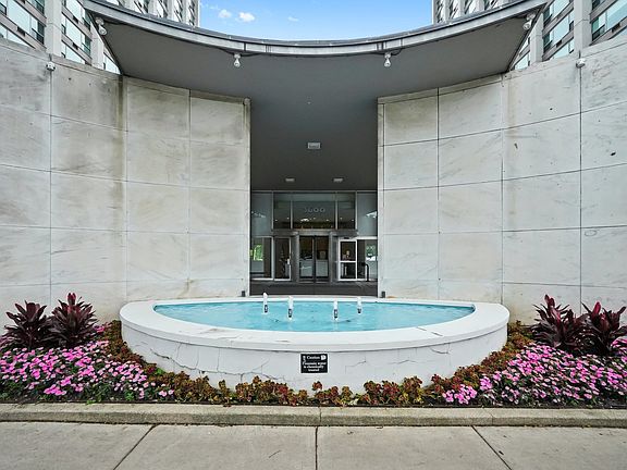 3rd image of 3600 N Lake Shore Dr APT 2807