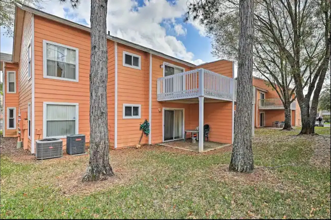 3 bed, 1357 sqft, $1,900 — Photo 2