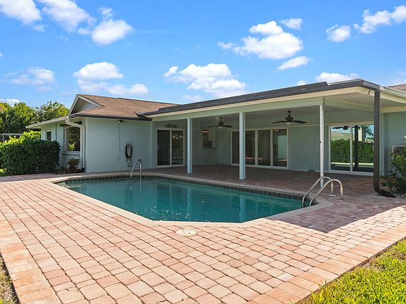 3BR/2BA Whiskey Creek pool home - open floor plan w/ 2 living areas, tile & wood floors throughout and large fenced backyard with firepit!