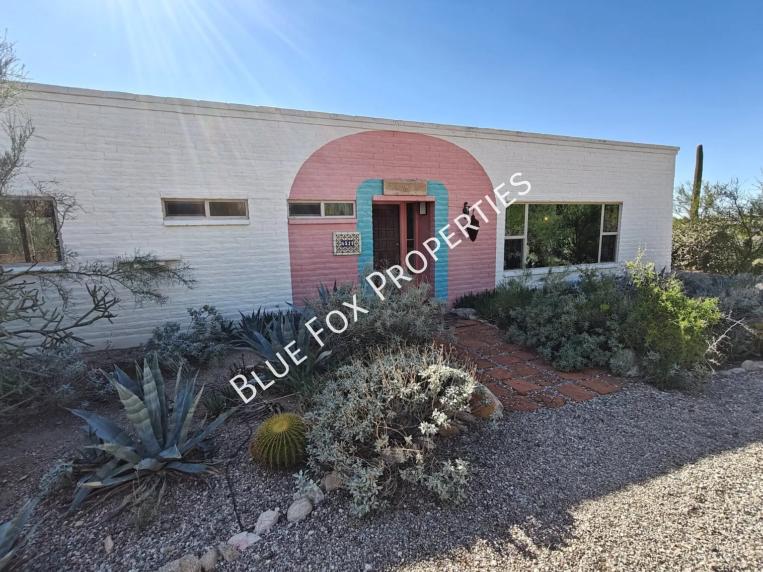 6521 N Calle Padre Felipe — Photo 1