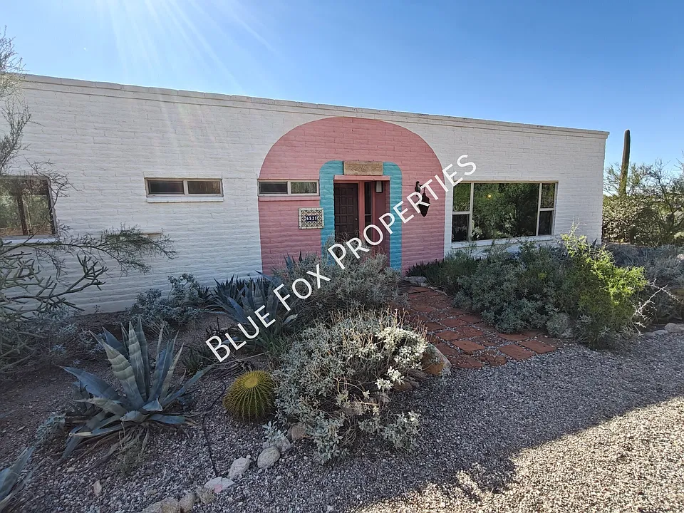 6521 N Calle Padre Felipe