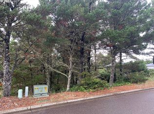 811 Wecoma Loop, Florence, OR 97439