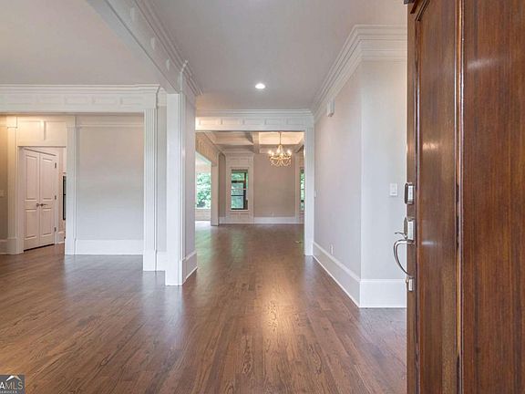 5th image of 2221 Gentry Ln