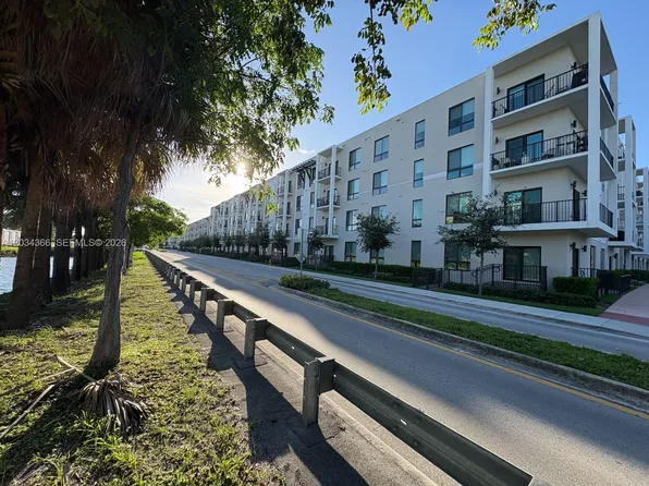 8001 NW 41st St, Miami, FL