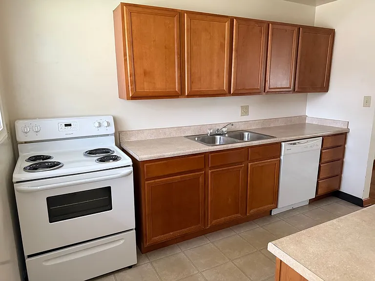 1140 Eastfield Rd — Photo 4