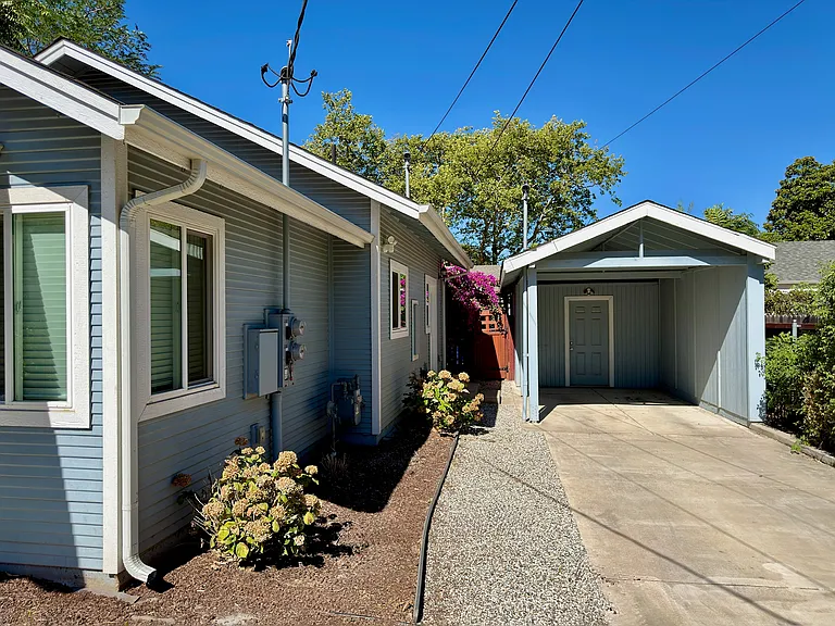 237 Earl Ave — Photo 20