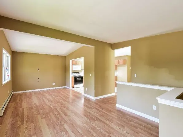 1658 Bridge St, Merrick, NY 11566