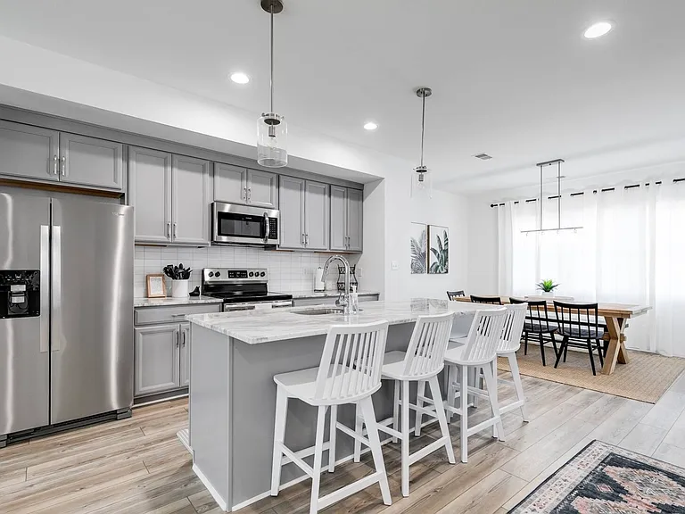 309 Douglas Ave — Photo 2