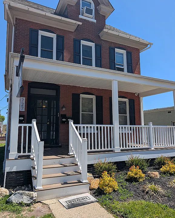 1st image of 727 W Main St APT 2