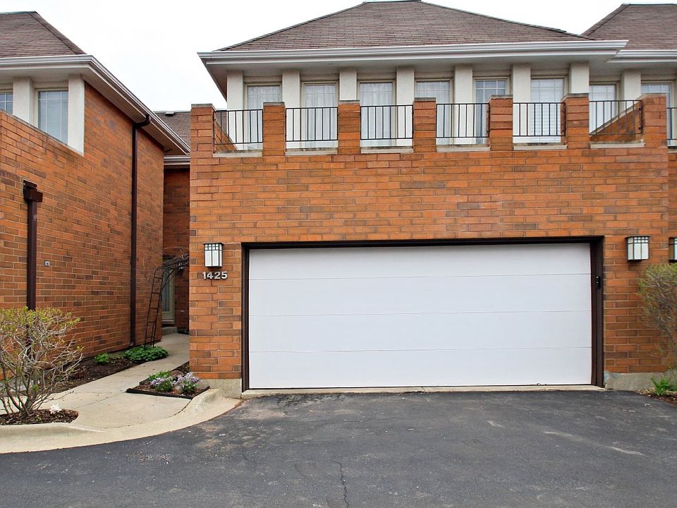 For Sale: 1425 North Milwaukee Avenue, Libertyville, IL 60048