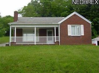 446 W Walnut St, Lowellville, OH