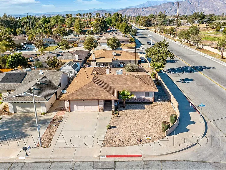 1700 Walden Ln — Photo 20