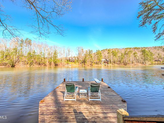 4th image of 705 Laurel Lake Cir