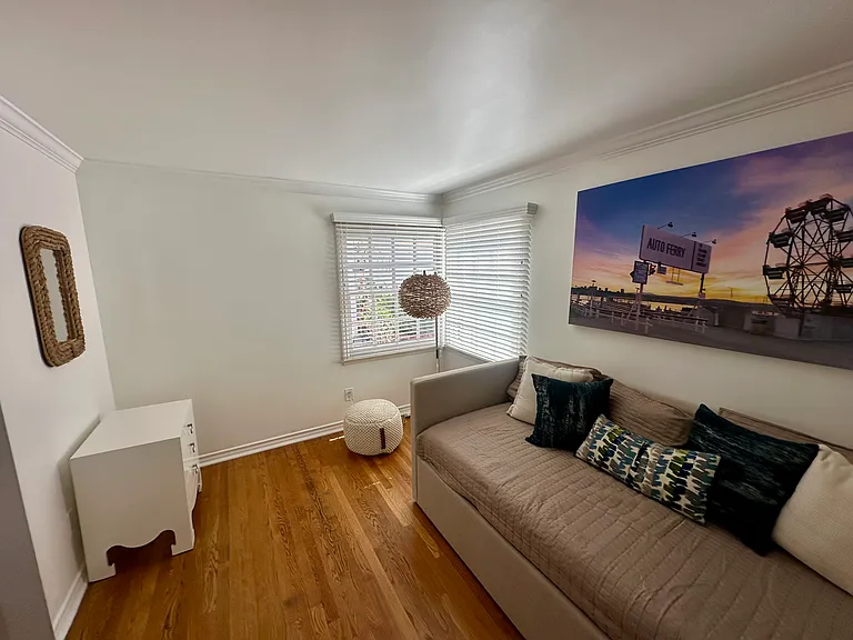 Downstairs bedroom, complete with twin trundle bed.