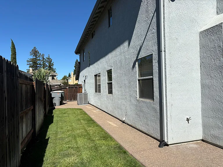 107 Mills Rd — Photo 37
