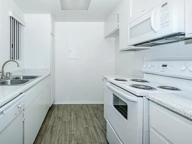 Pinecrest Apartment Homes — Photo 13