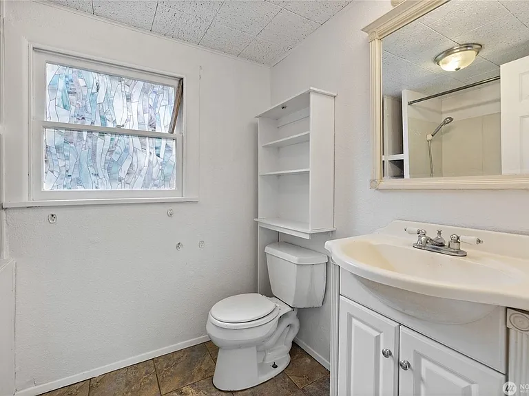 12413 Canyon Rd E — Photo 11
