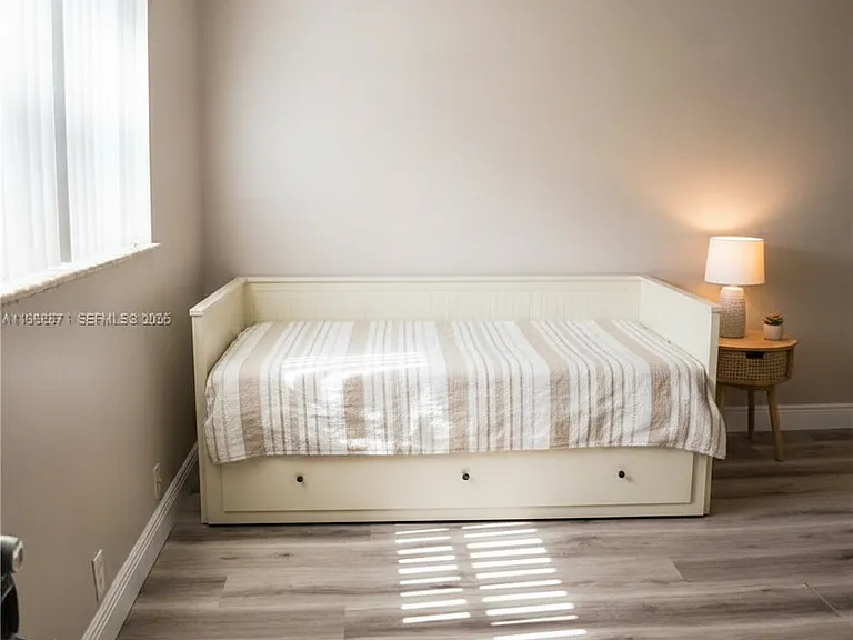 4240 Woodside Dr — Photo 2