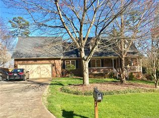 556 Deerfield Dr, Mount Holly, NC