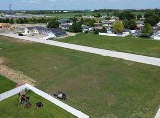 615 6th St, Columbus, NE 68601