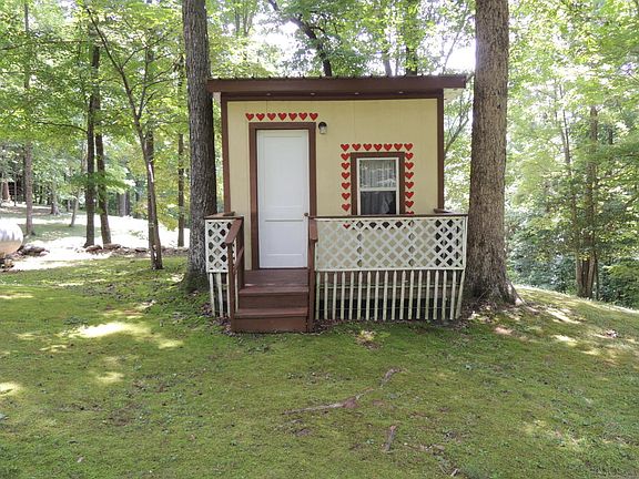 4th image of 125 Thompson Ln