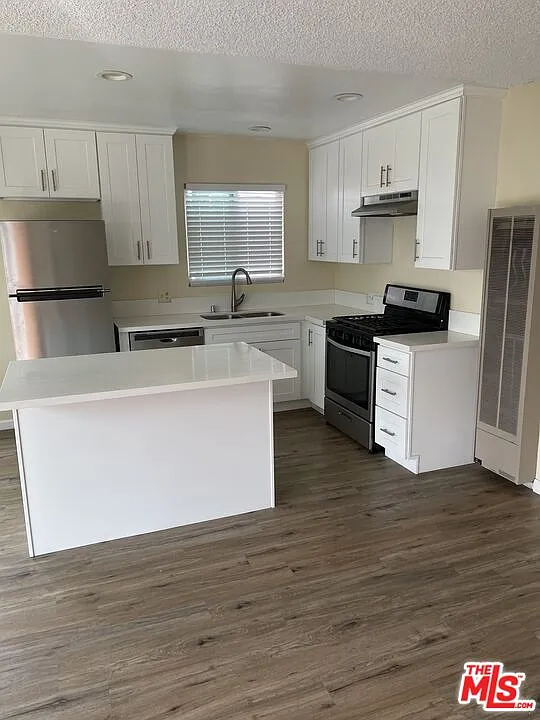 1 bed, 1.0 bath, 600 sqft, $2,200 — Photo 2