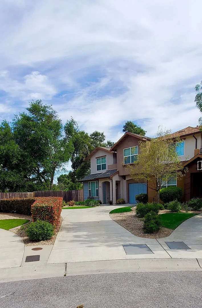 Oak Haven Village 3 Bedroom 2.5 Bath Single Family Home Available 9/11/2026 **Do Not Disturb Tena... — Photo 3