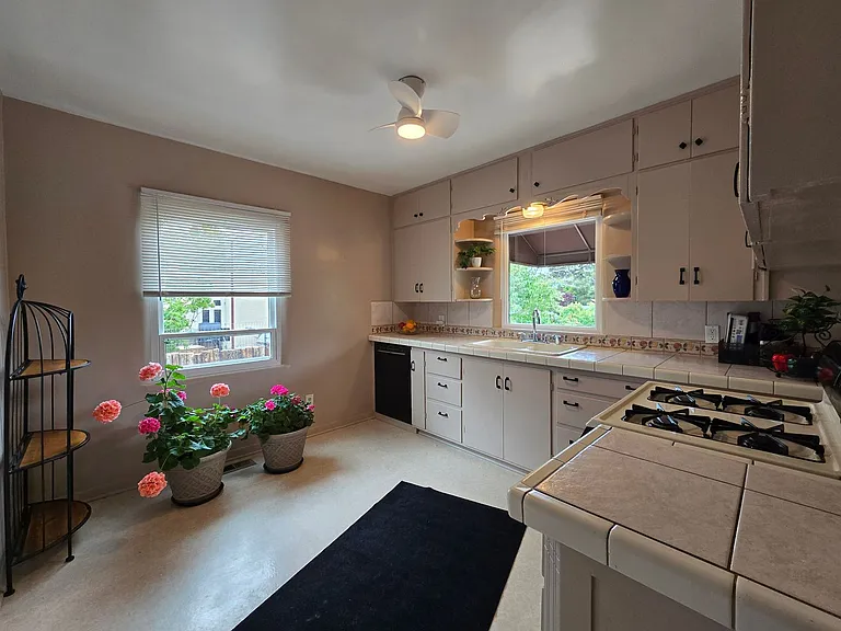 1304 Galisteo Pkwy — Photo 6